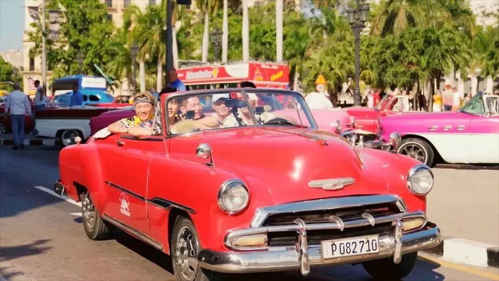 周杰倫新歌刷屏，夏日MV清爽自然，家具也要風靡(圖2)