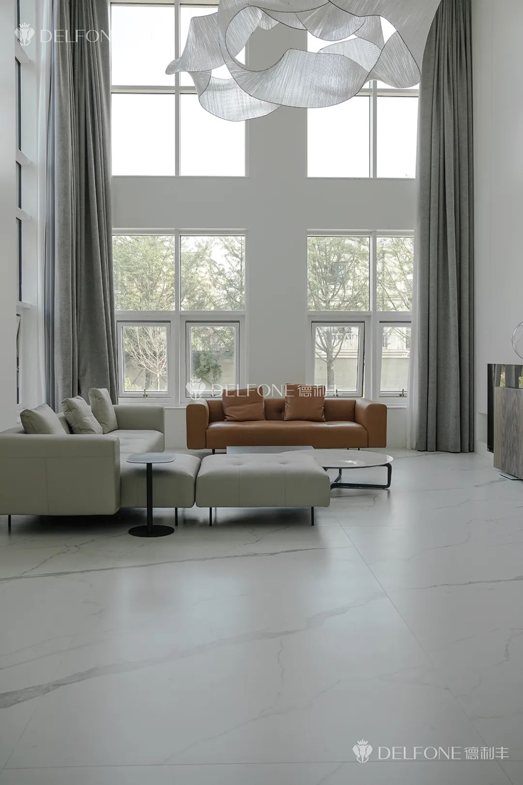 DELFONE實(shí)景案例 | 300㎡+極簡(jiǎn)別墅，【阿爾卑斯香雪白】演繹不動(dòng)聲色的高級(jí)感