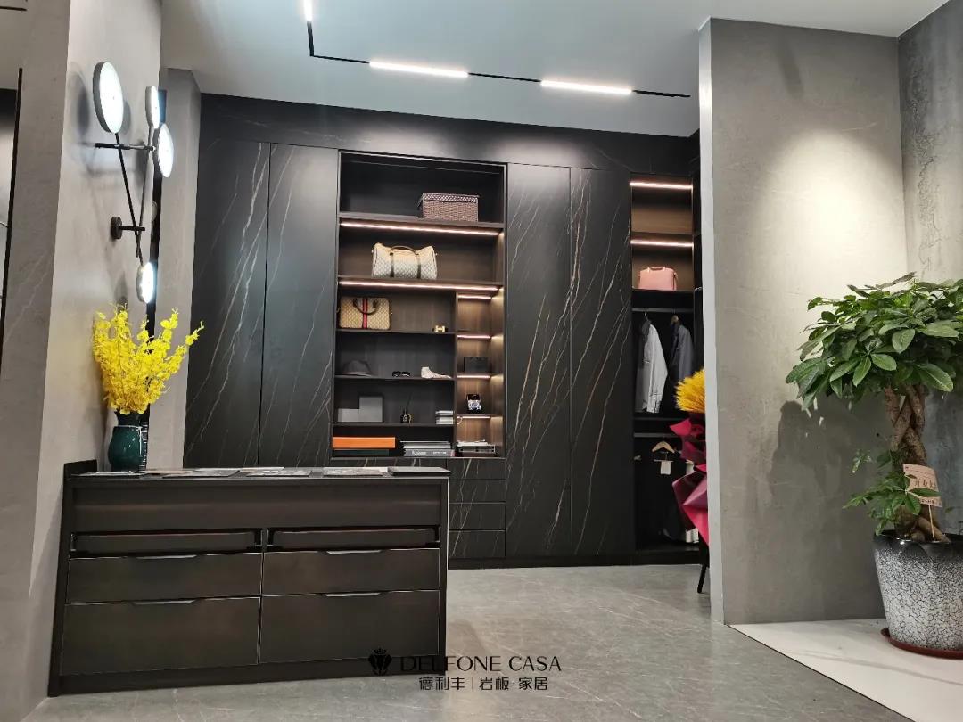 探店速遞 | 德利豐滕州巖板展館,呈現(xiàn)獨特空間美感(圖6) 探店速遞 | 德利豐滕州巖板展館,呈現(xiàn)獨特空間美感(圖6)