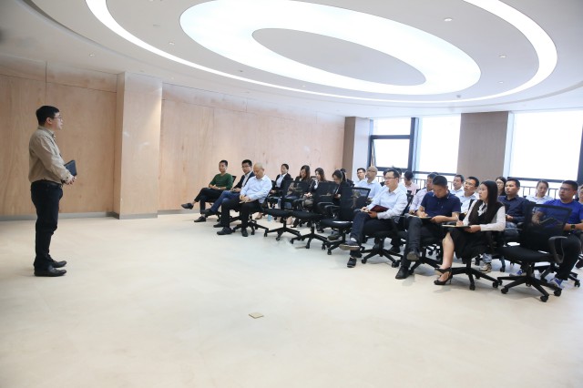 德利豐家居吹響2018戰斗的號角——3月動員大會圓(圖2)