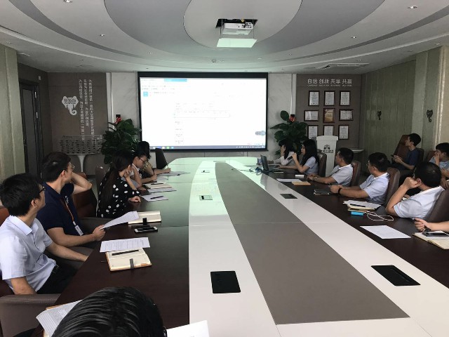 “精進(jìn)不休,提高效率”德利豐家居終端櫥柜上(圖1) “精進(jìn)不休,提高效率”德利豐家居終端櫥柜上(圖1)