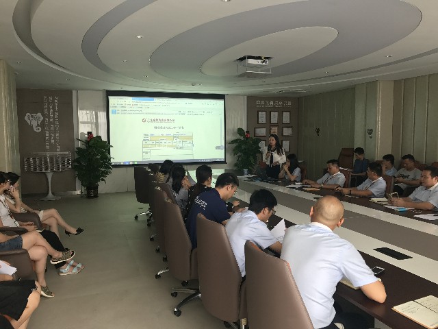 “精進(jìn)不休,提高效率”德利豐家居終端櫥柜上(圖3) “精進(jìn)不休,提高效率”德利豐家居終端櫥柜上(圖3)