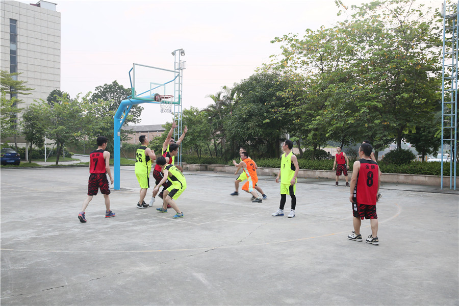 德利豐家居與金牌企業(yè)生產(chǎn)部籃球比賽展風采，(圖3)