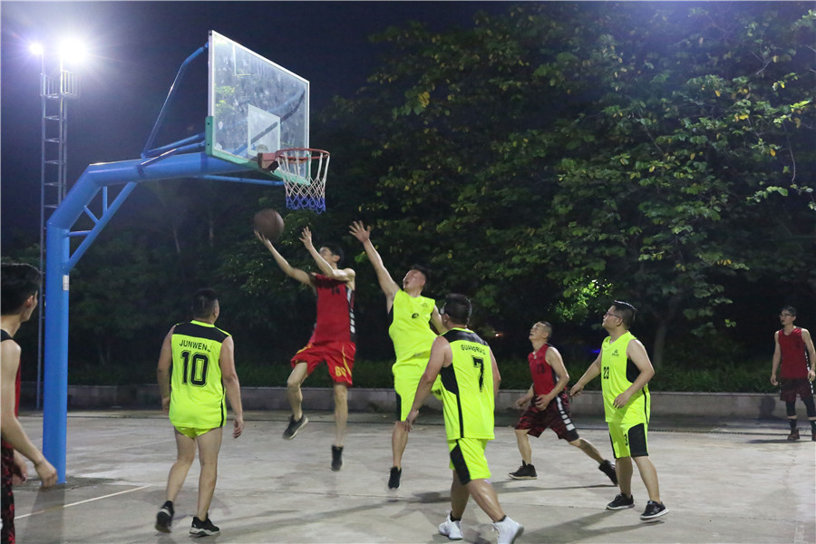 德利豐家居與金牌企業(yè)生產(chǎn)部籃球比賽展風采，(圖4)