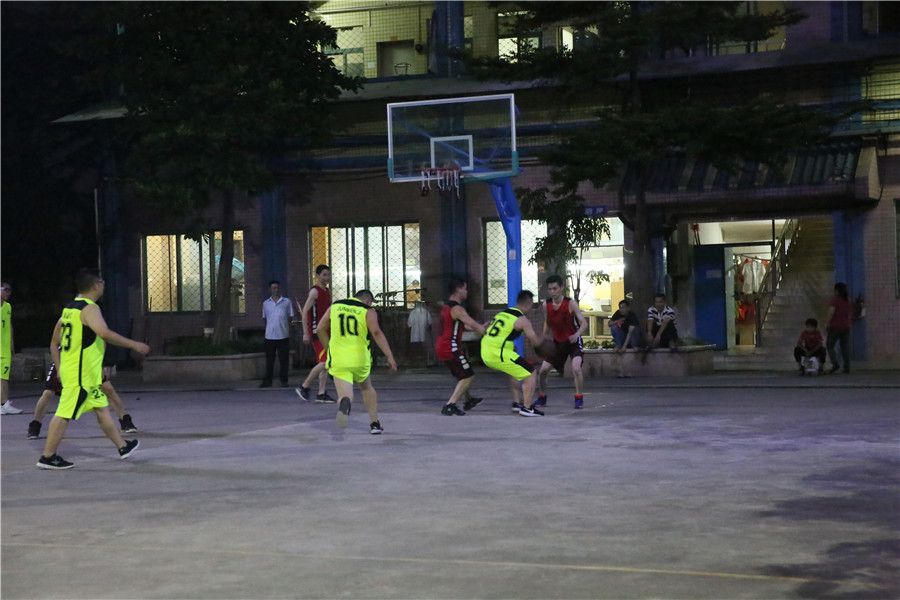 德利豐家居與金牌企業(yè)生產(chǎn)部籃球比賽展風采，(圖6)