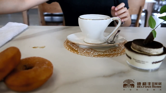 絕對(duì)干貨!德利豐大巖板櫥柜臺(tái)面清潔視頻(圖1) 絕對(duì)干貨!德利豐大巖板櫥柜臺(tái)面清潔視頻(圖1)