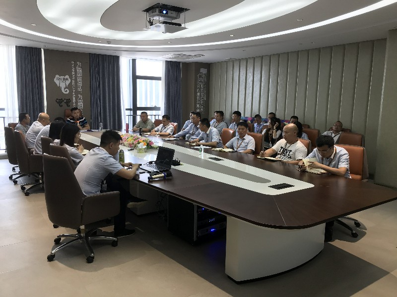 未來已來，全速向前——德利豐家居年中總結會(圖3)