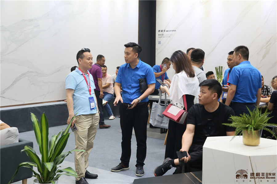 熱度持續飆升!行業協會領導對德利豐大巖板贊(圖7) 熱度持續飆升!行業協會領導對德利豐大巖板贊(圖7)