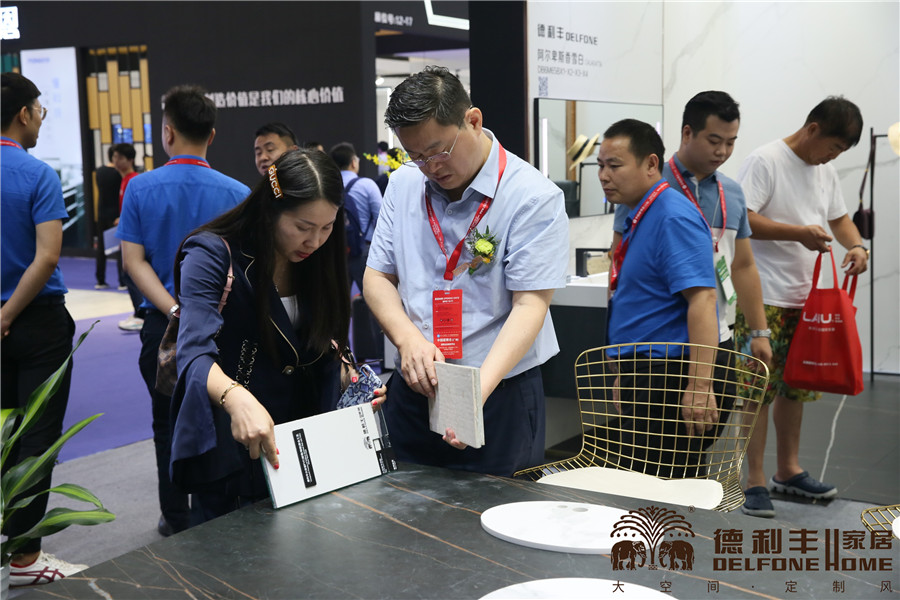 熱度持續飆升！行業協會領導對德利豐大巖板贊(圖9)