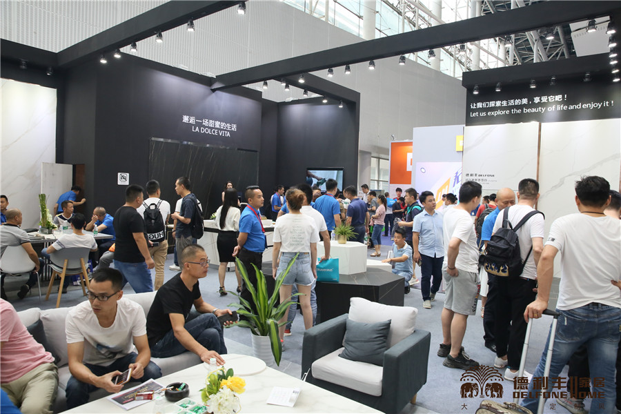 熱度持續飆升！行業協會領導對德利豐大巖板贊(圖2)