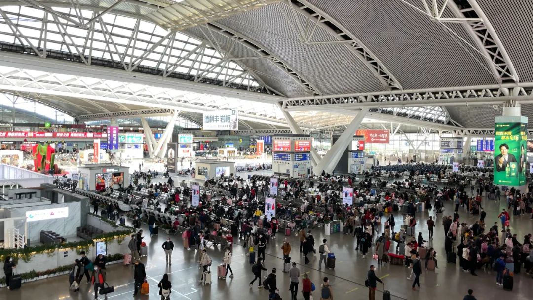 超億曝光!德利豐巖板強勢霸屏全國核心城市高鐵站!(圖2) 圖片